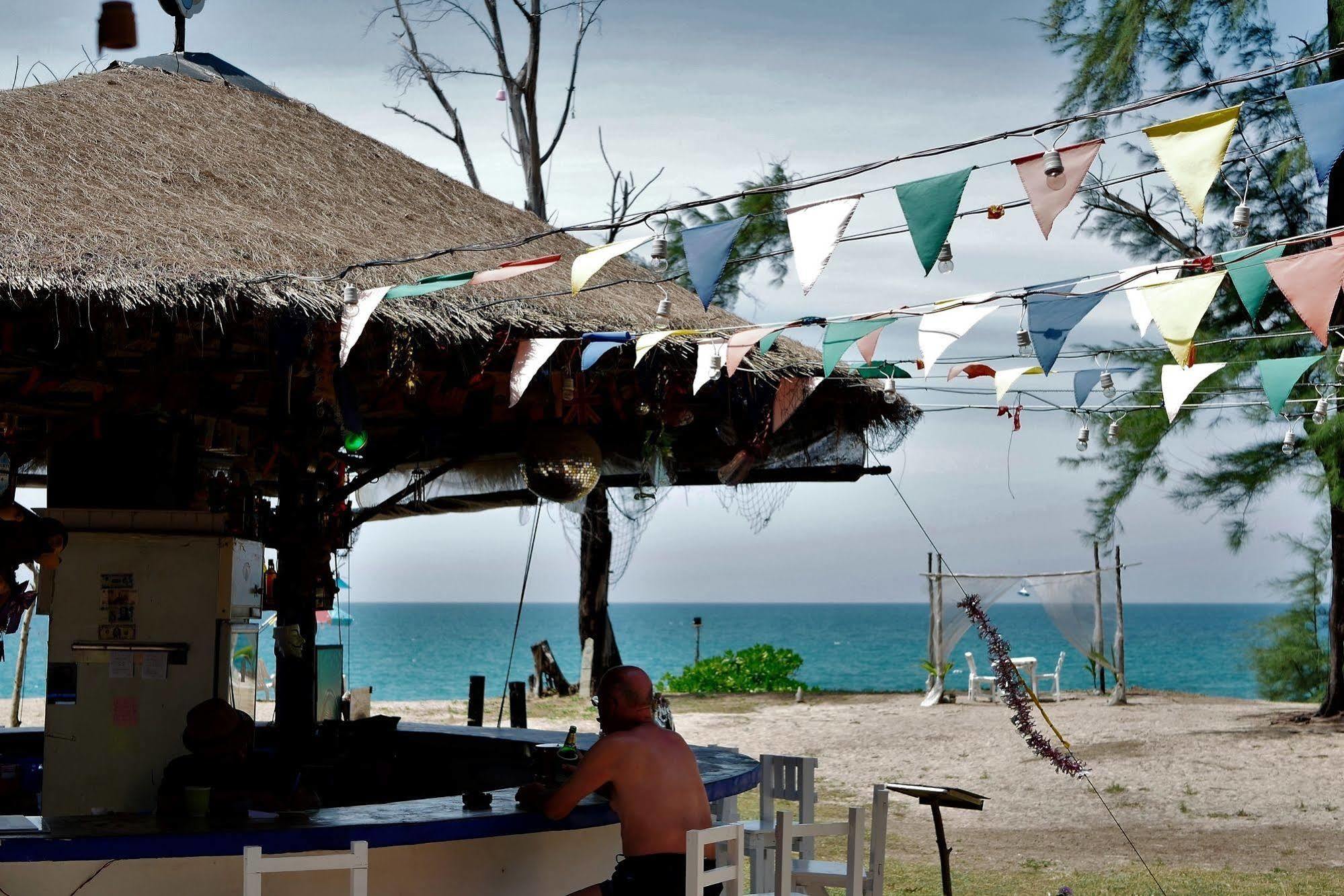 Micky Monkey Beach Hotel Phuket Maikhao Thailand 迈考海滩 外观 照片